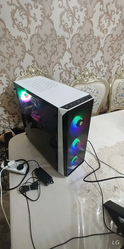 Xeon X99 / RX 580 4GB / 16GB DDR4 / Samsung Curved 24" / Gaming PC 3 Xeon X99 / RX 580 4GB / 16GB DDR4 / Samsung Curved 24" / Gaming PC 3