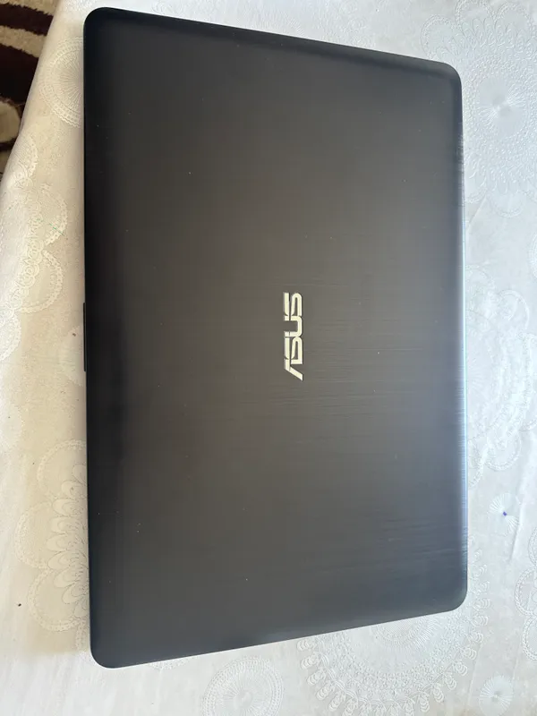 Noutbuk asus
