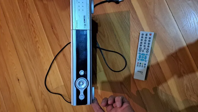 ОТДАМ ДАРОМ тюнер для спутниковой антенны Openbox F300FTA