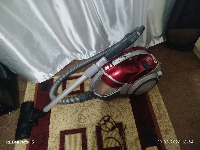 Пылесос LG 2000W Kompressor — фото 1