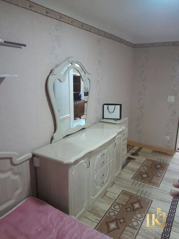 G‘ishtli uyda keng 3 xonali kvartira sotiladi, 50 m², ta’mirsiz 2
