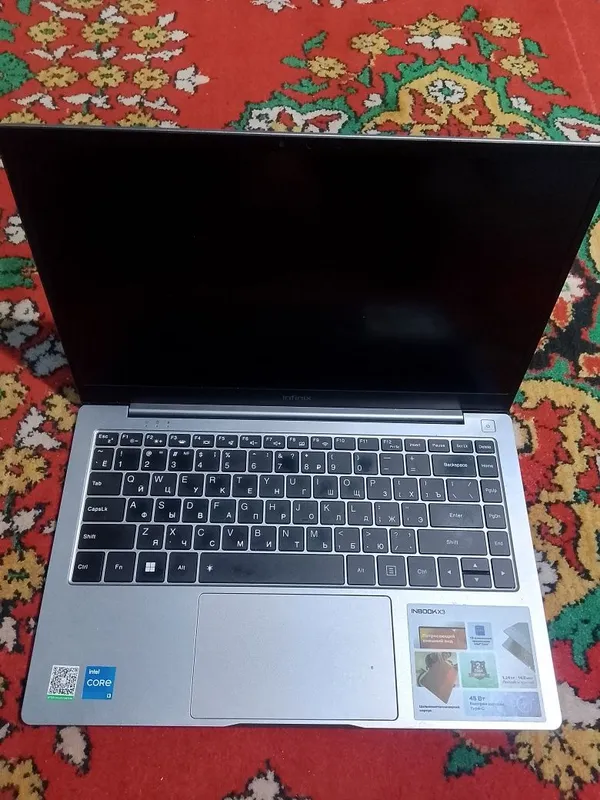 Notebook Infinix core 13 sotiladi.