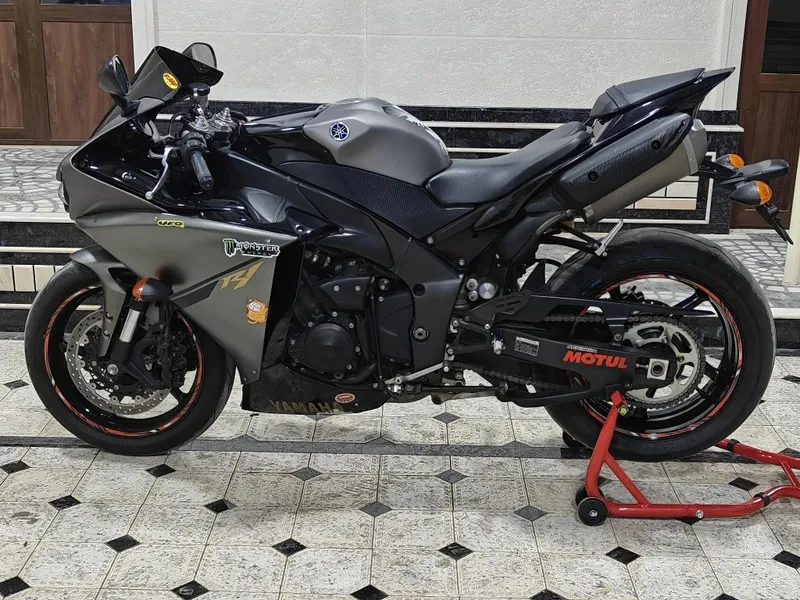 Yamaha yzf R1 sotiladi 1 Yamaha yzf R1 sotiladi 1
