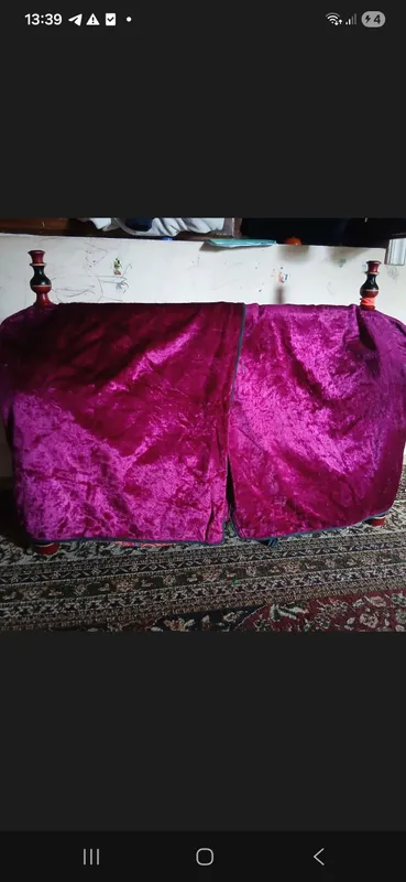 beshik mustaxkamgina ozoda qilib tutilgan. hidiyoʻ