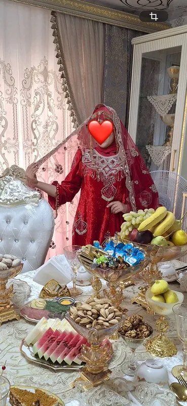 Sarpo kiyimlar ansanbil sari tillaqosh sotiladi — фото 3