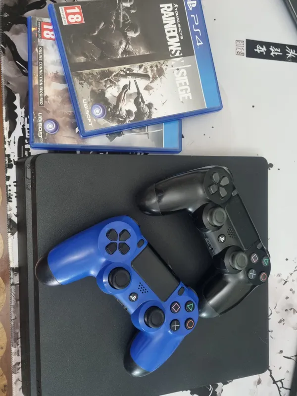 Продаю PlayStation 4 slim +2 джостика и MC 11