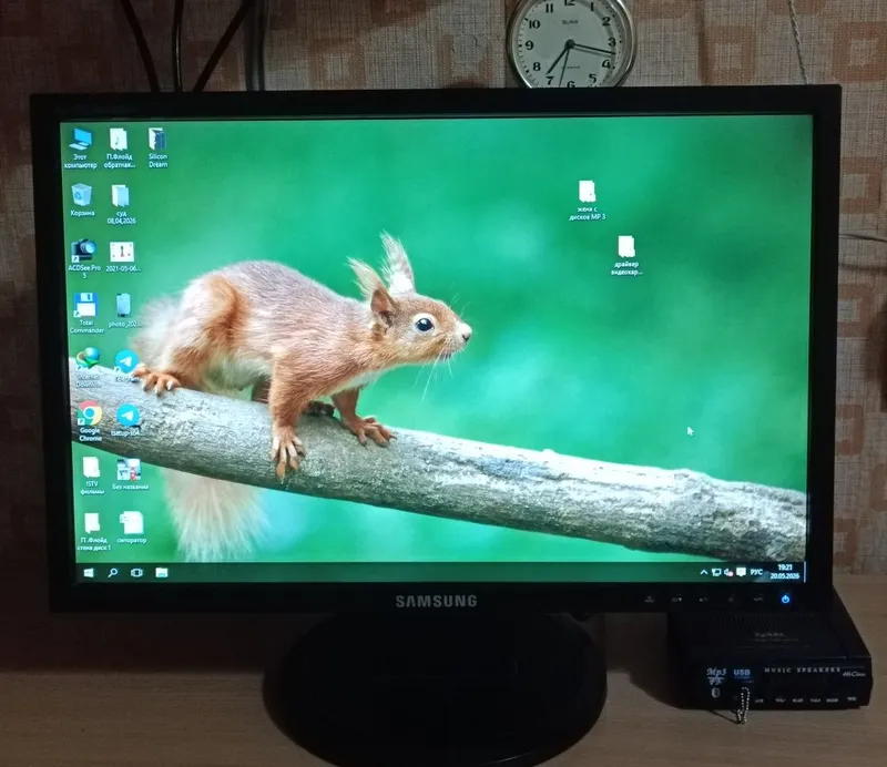 монитор Samsung LS19HANKBUXSG стояние отличное ! — фото 4