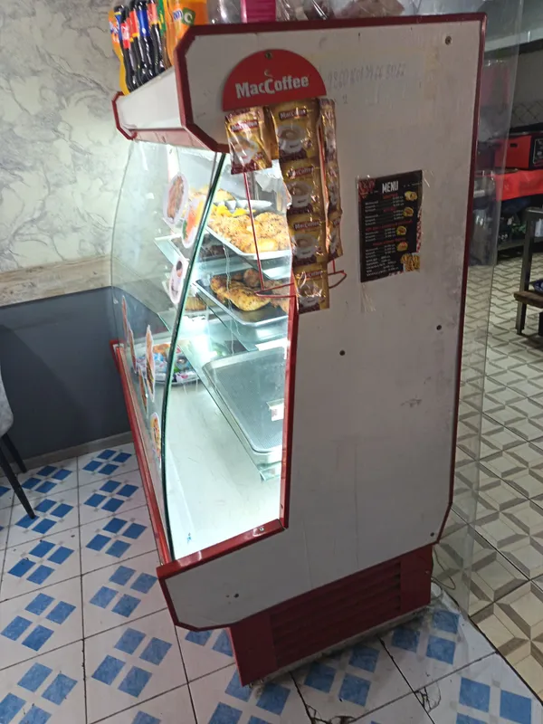 Холодильник витрина 2