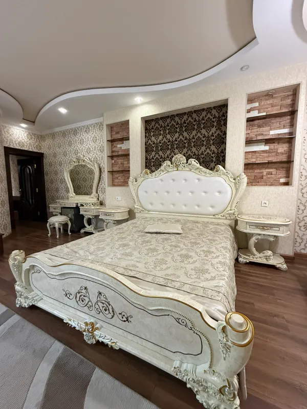 Роскошный спальный гарнитур в классическом стиле