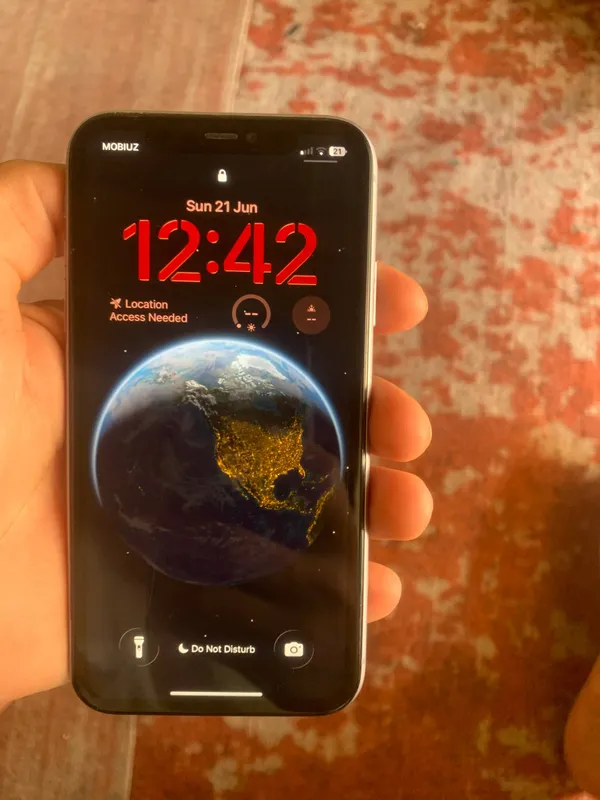 Iphone11 holati 10/9.8 ekranda sal chigi bor 83% 3