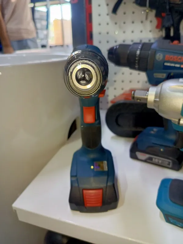 Безщеточный шруповерт Bosch GSR 185 li 3 Безщеточный шруповерт Bosch GSR 185 li 3