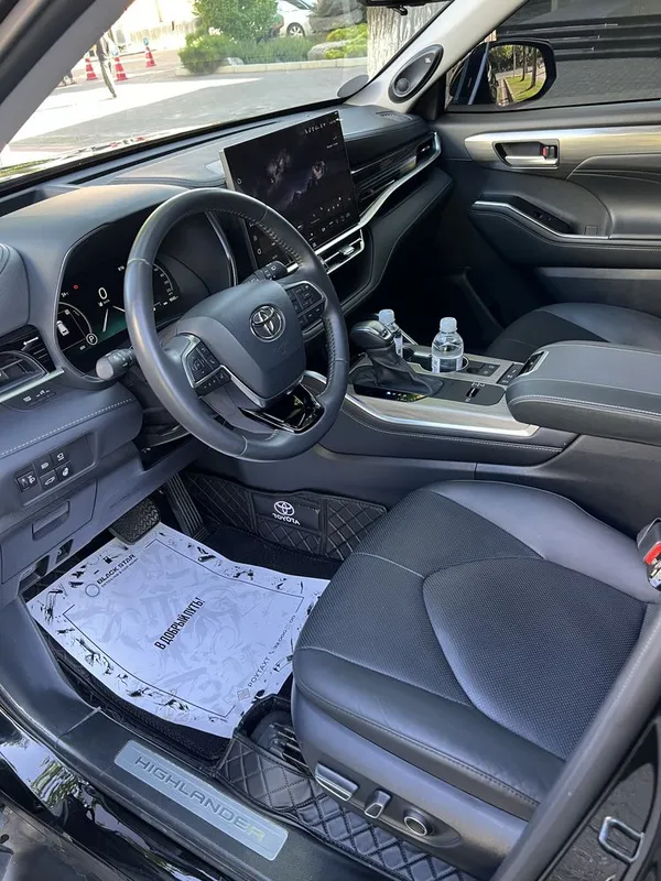 Toyota Highlander Limited E - Four Hybrid 5 Toyota Highlander Limited E - Four Hybrid 5