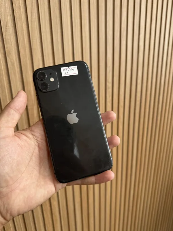 Продаётся iPhone 11 (чёрный) 1