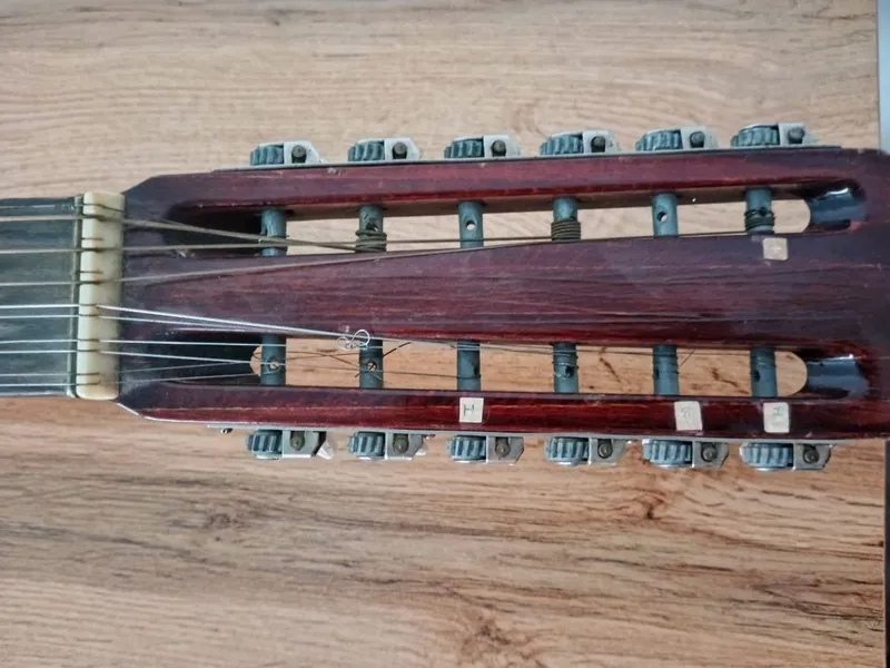 Sotiladi sovetskaya gitara termiz shaxar 3
