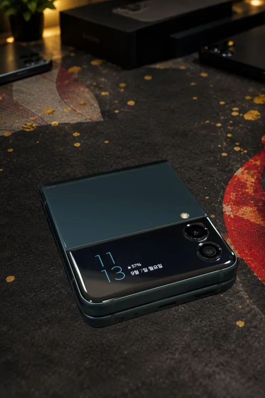 samsung z Flip3 1 samsung z Flip3 1