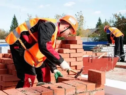 Бригада строителей выполняем все виды строительных работ.