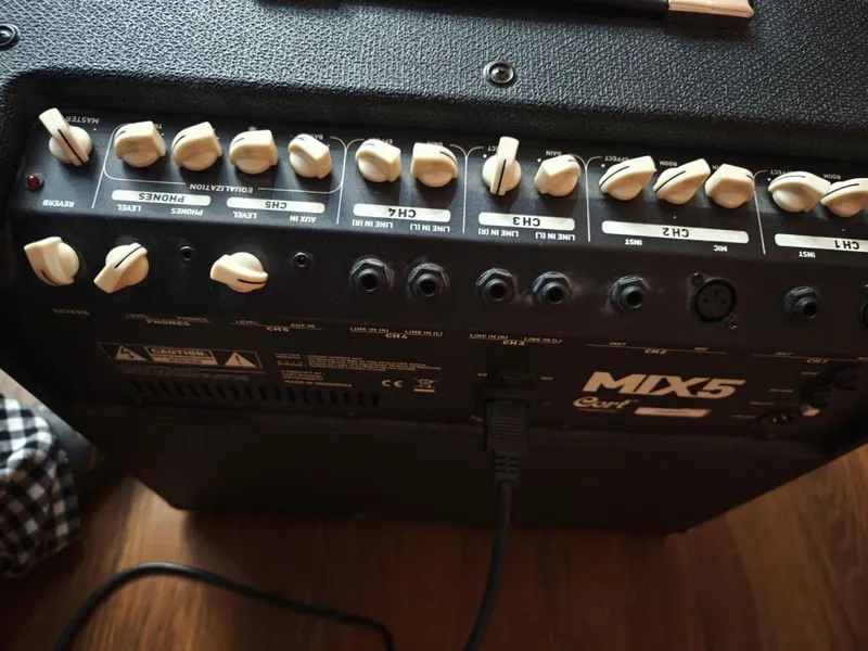 Комбо усилитель Cort MIX-5 Multi Combo 2 Комбо усилитель Cort MIX-5 Multi Combo 2