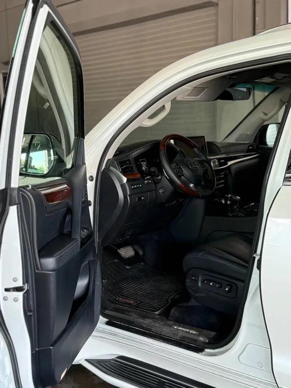 Lexus LX 570 сотилади 6