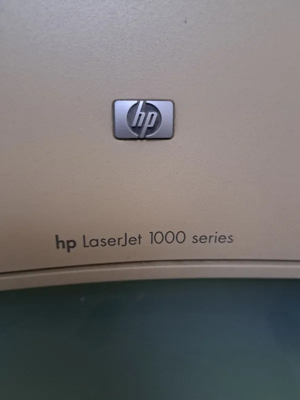 Продаётся принтер hp LaserJet 1000 series 3