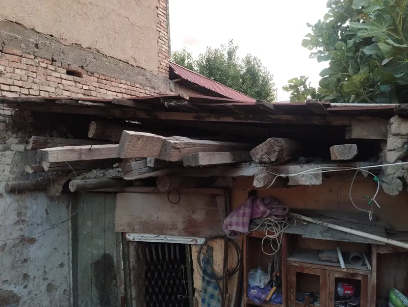 Продам Балки (Болор) доски, цена договорная Продам Балки (Болор) доски, цена договорная