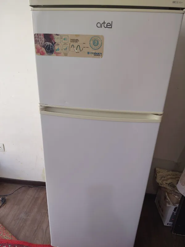 Холодильник Artel. Holati: ishlab turibdi. 2 kamerali. 1 500 00 2