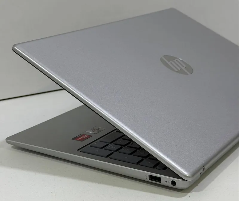 Ноутбук HP laptop — фото 1