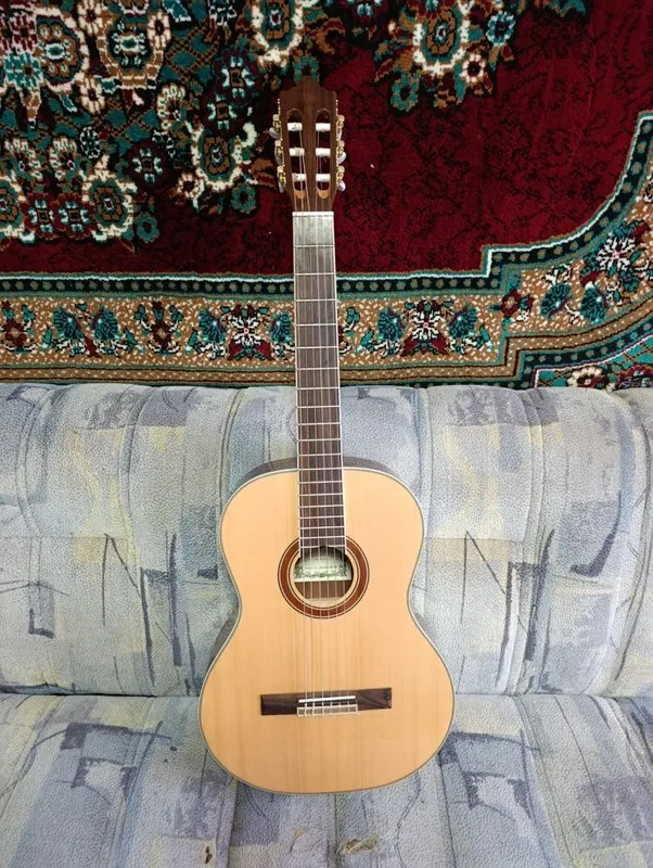 Akustik gitara 1 Akustik gitara 1