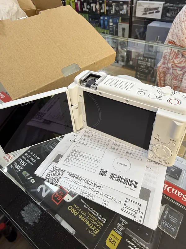Продается Sony фотоаппарат zv-1F 4 Продается Sony фотоаппарат zv-1F 4