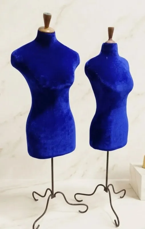 Elegant ko'k kadife manekenlar sotiladi