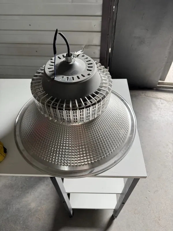 Omborxona lampasi 200w