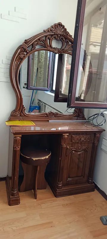 продается кровать, комод, с тумбами и шкафом