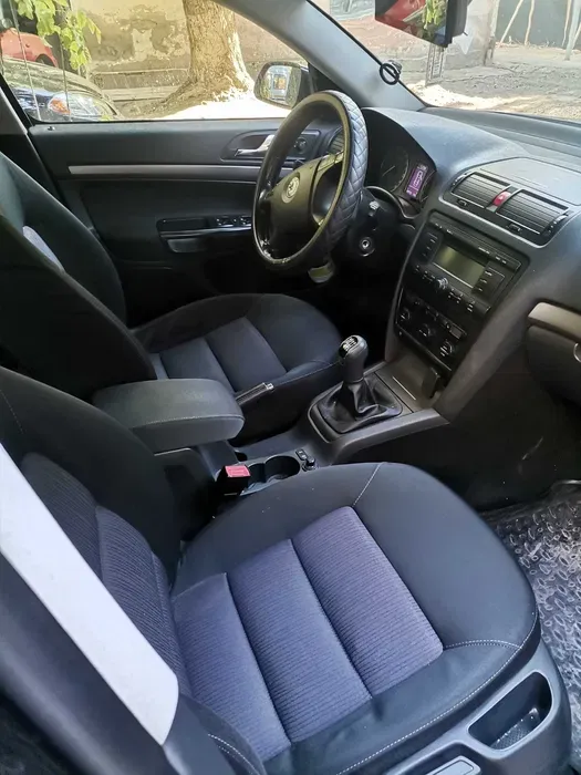 Skoda Octavia Elegance avtomobilimni sotaman 3