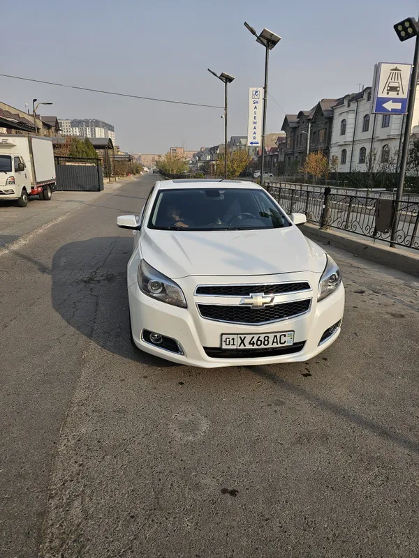 Chevrolet ,Malibu oq jemchug 2 Chevrolet ,Malibu oq jemchug 2