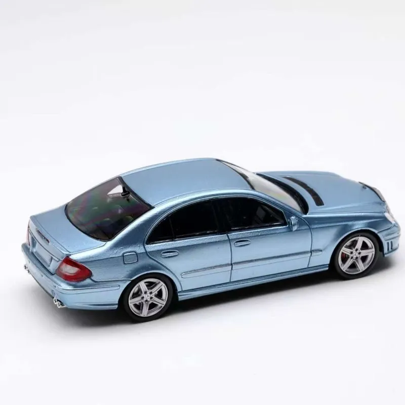Mercedes Benz E63 AMG W211 1:64 o‘yinchoq mashina, Mers avto 3