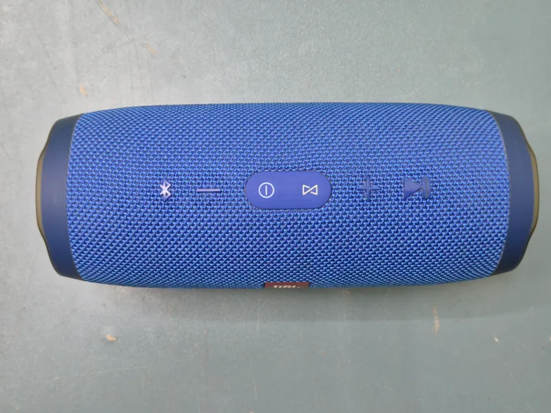 Продам портативную колонку jbl charge 3 2