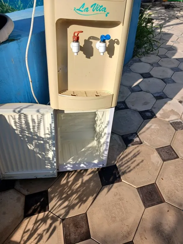 Продам кулер для воды 2 Продам кулер для воды 2