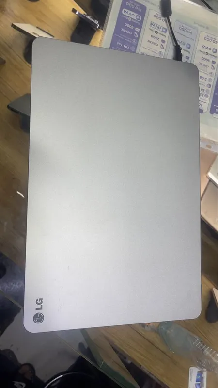 LG i5-4210M DDR 8GB / SSD 128 GB 3 LG i5-4210M DDR 8GB / SSD 128 GB 3