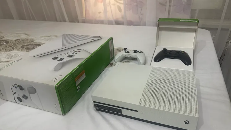 Xbox One S 500GB 1