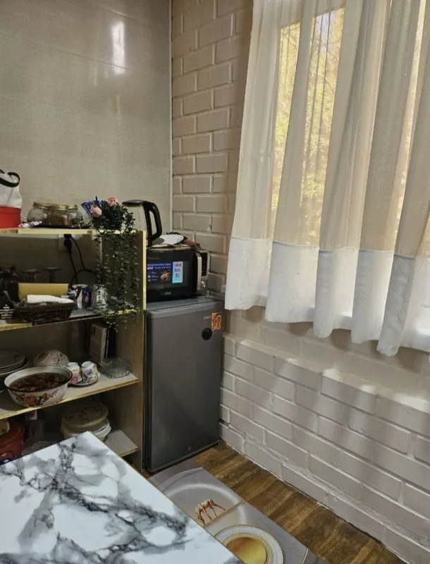 Аренда 1 хона 2 хона килинган массив Феруза 223 школа срочно ижарага — фото 2