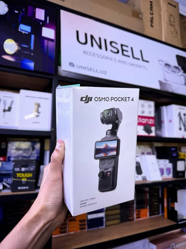 DJI Osmo Pocket 4 Creator Combo