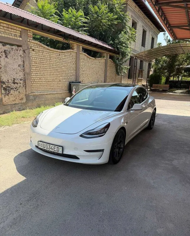 Tesla Model 3 Long Range Dual Motor AWD 4 Tesla Model 3 Long Range Dual Motor AWD 4