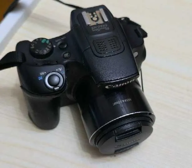 лучший в своём классе Canon SX60 HS лучший в своём классе Canon SX60 HS