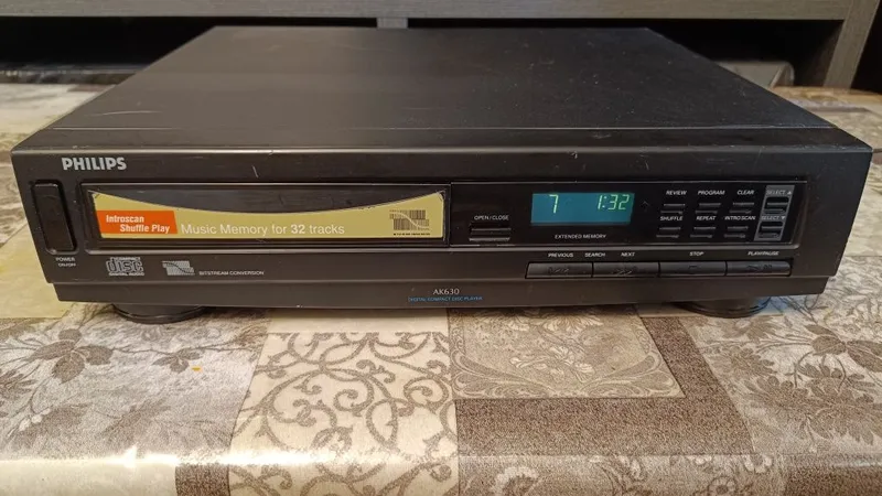 CD проигрыватель PHILIPS AK 630 1 CD проигрыватель PHILIPS AK 630 1