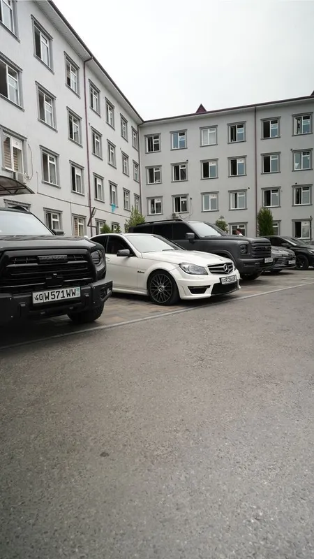 Mercedes-Benz AMG R18 Raznashirokiy diskalar sotiladi 8 Mercedes-Benz AMG R18 Raznashirokiy diskalar sotiladi 8