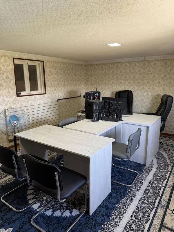 Tayyor ofis uchun stol stul kreslo kampyuter srochna sotiladi 3 Tayyor ofis uchun stol stul kreslo kampyuter srochna sotiladi 3