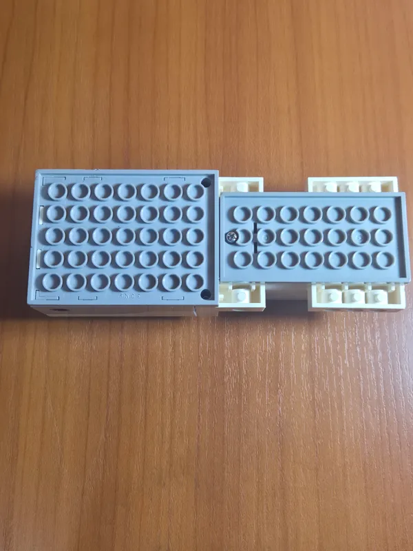 LEGO Powered Up 88006 Move Hub. 6 LEGO Powered Up 88006 Move Hub. 6