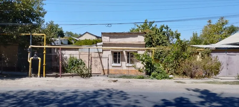 Yashnobod tumani Boku (100а) ko'chasi birinchi qatorda uy sotiladi.
