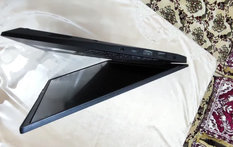 Lenovo i5-1235U 3