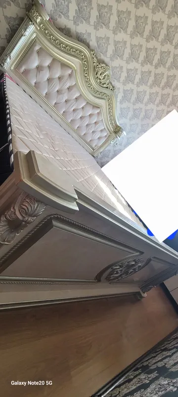 двуспальная кровать