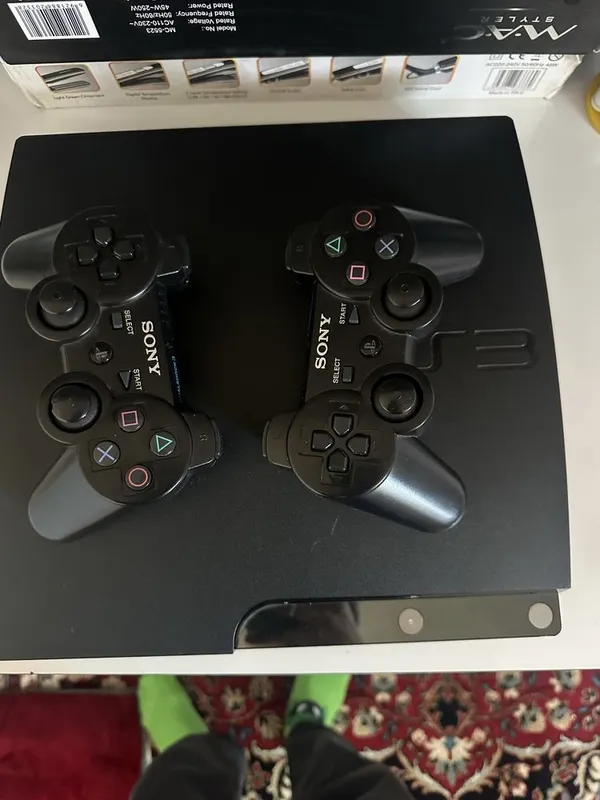 Playstation 3 slim/256gb/2 ta pult